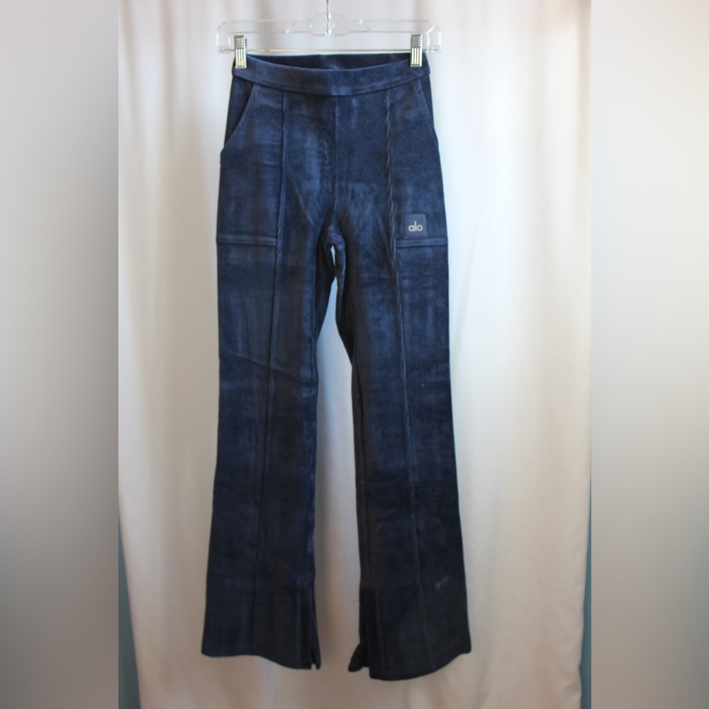 Alo Yoga, Micro Corduroy High-Waist Winter Break Flare Pant, Navy, Size: XXS.